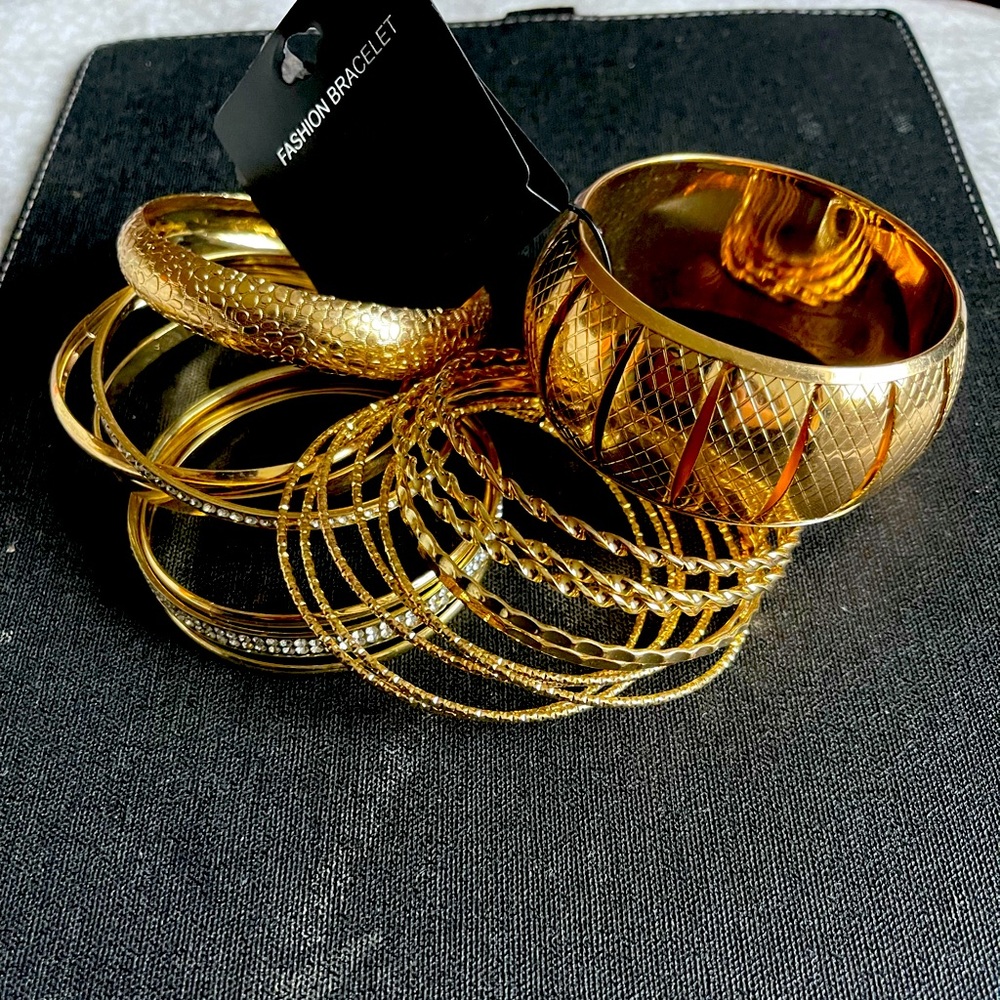 bangles/bracelets